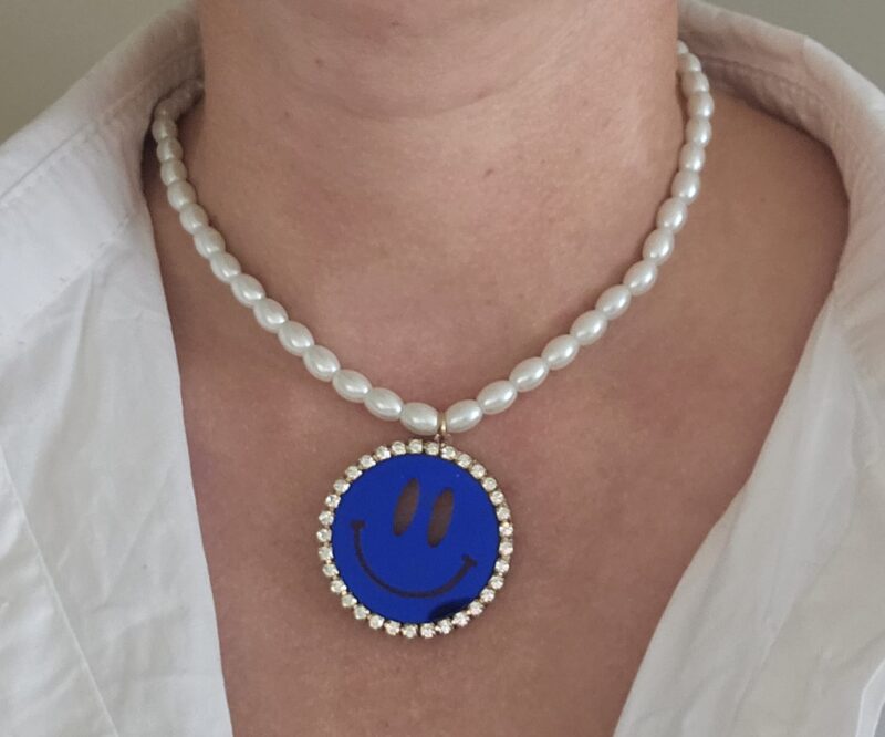 SMILEY ACRYL 4 CM FUN KETTING 40-45 CM