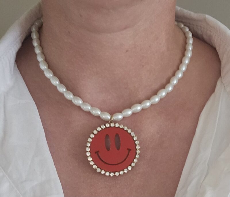 SMILEY ACRYL 4 CM FUN KETTING 40-45 CM